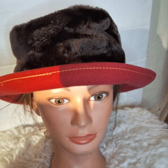 Vintage Hoiday Red Doeskin Wool Faux Fur Band Hat - Picture 4 of 11